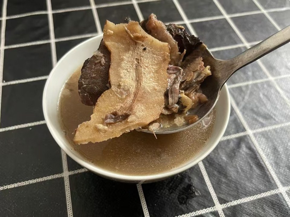 【土茯苓煲龟汤】秋冬季祛湿除闷靓汤怎么做？