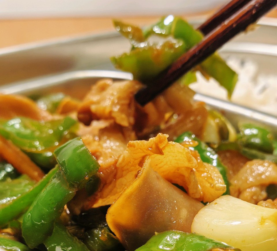辣椒炒肉怎么做？