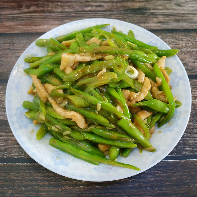 没煮熟的食物，小心吃了会中毒怎么做？