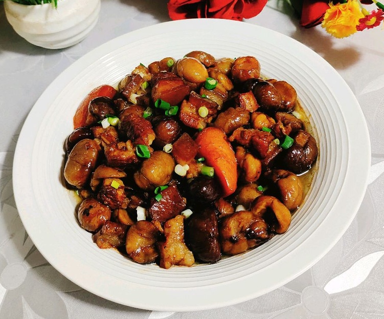 板栗红烧肉怎么做？