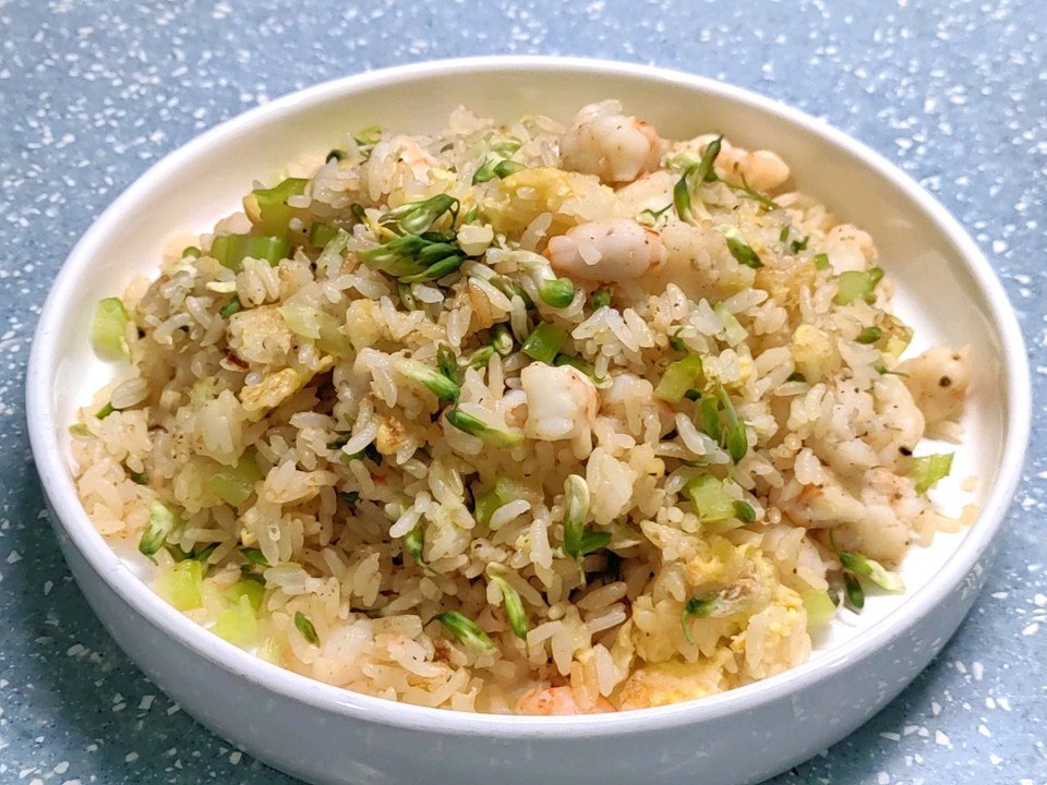 槐花虾仁炒饭