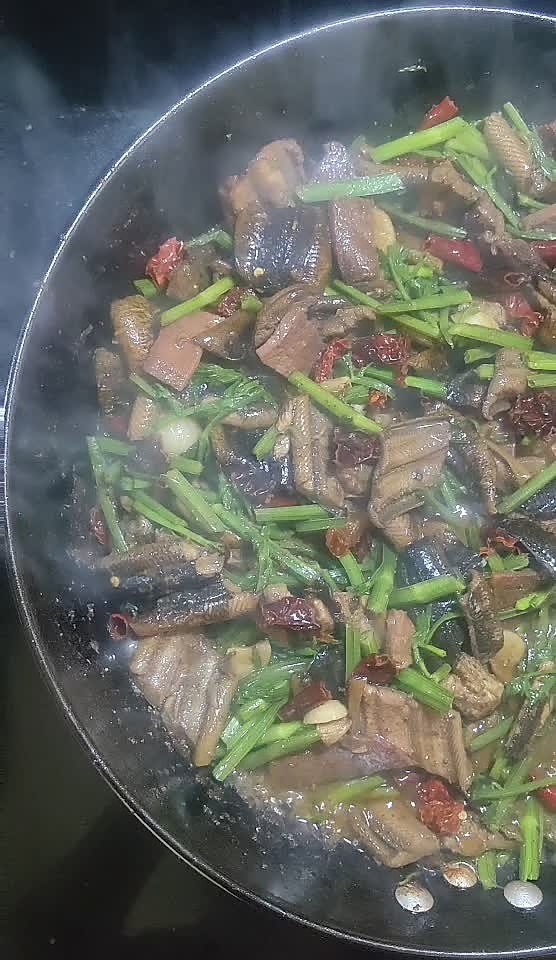 野芹菜炒野生鳝鱼片怎么做？