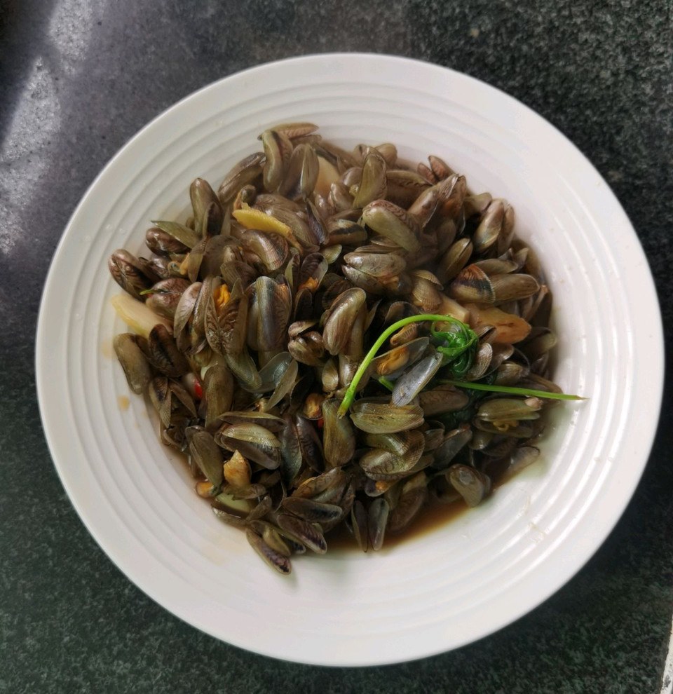 潮汕传统名菜-金不换炒薄壳怎么做？