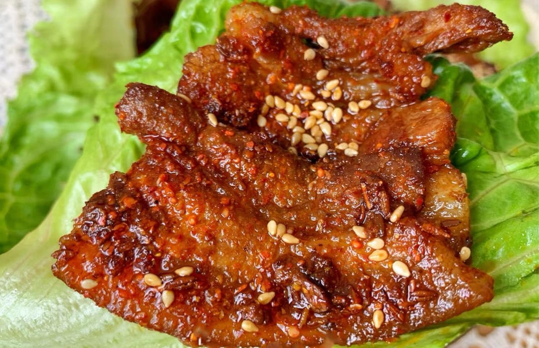 好吃到舔手指‼️秘制蒜香孜然烤五花肉～