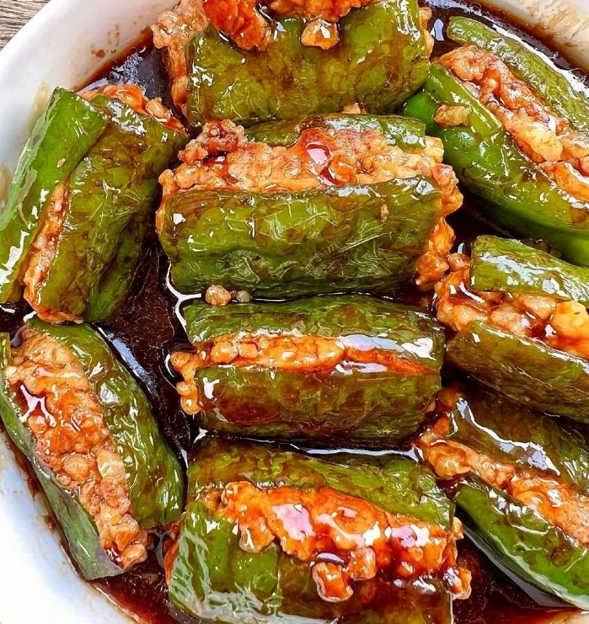 下饭菜“青椒酿肉”，香糯多汁鲜嫩下饭