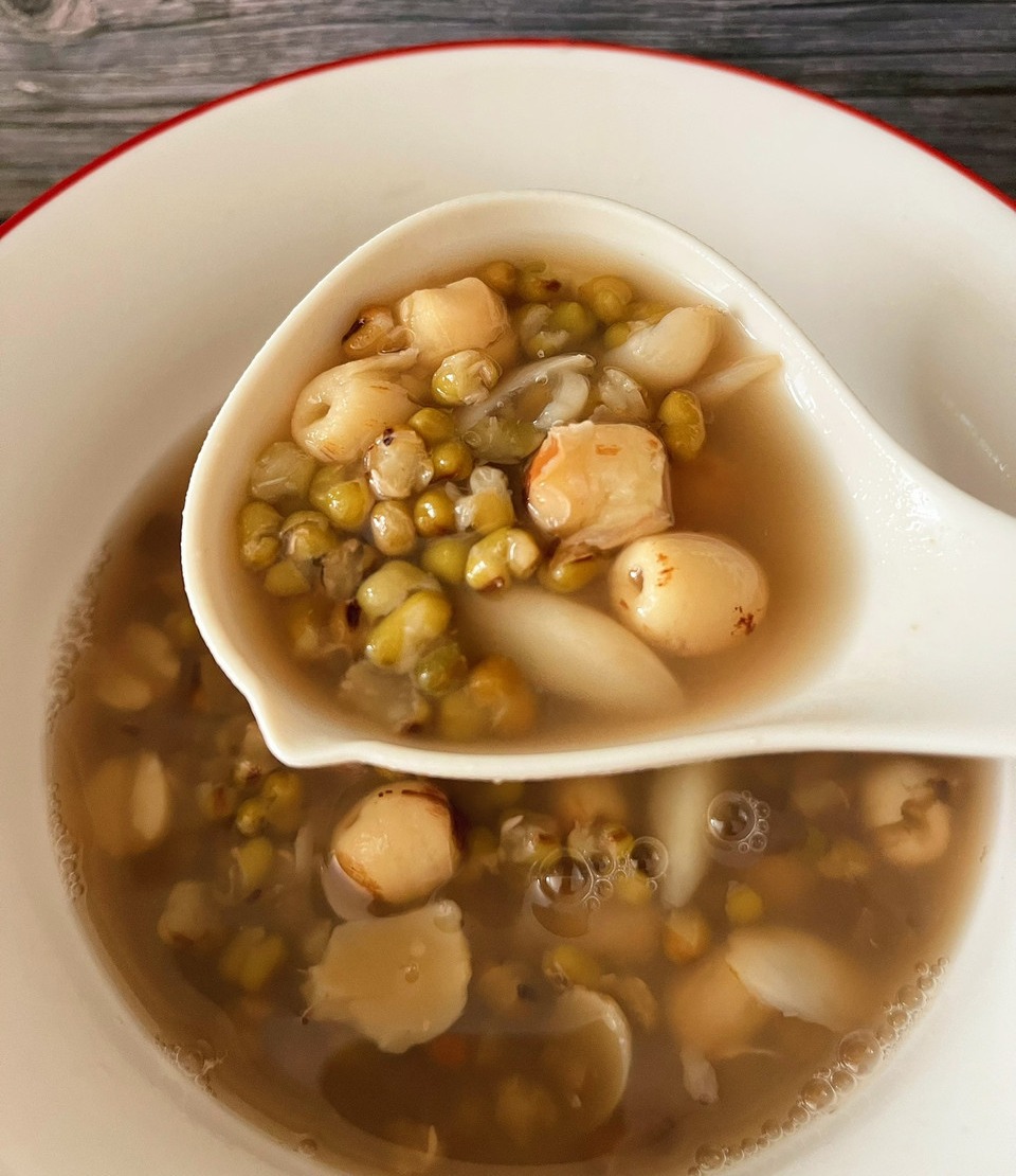 莲子百合绿豆糖水