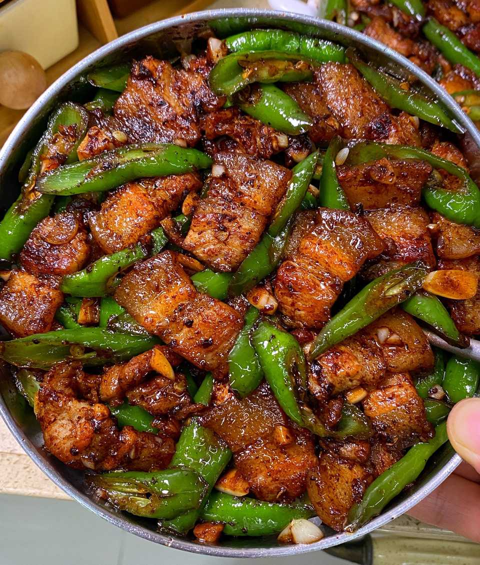 答应我，一定要试试这个辣椒炒肉盖饭！