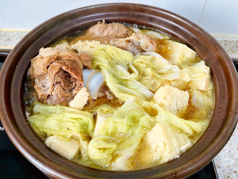 大棒骨白菜炖冻豆腐