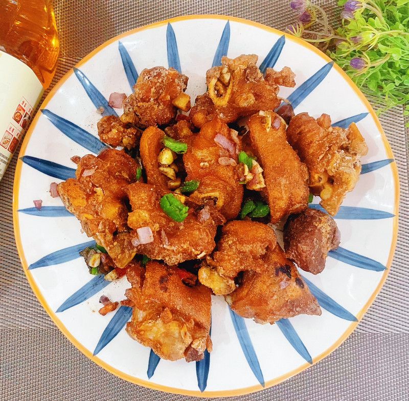 下酒菜！椒盐猪蹄