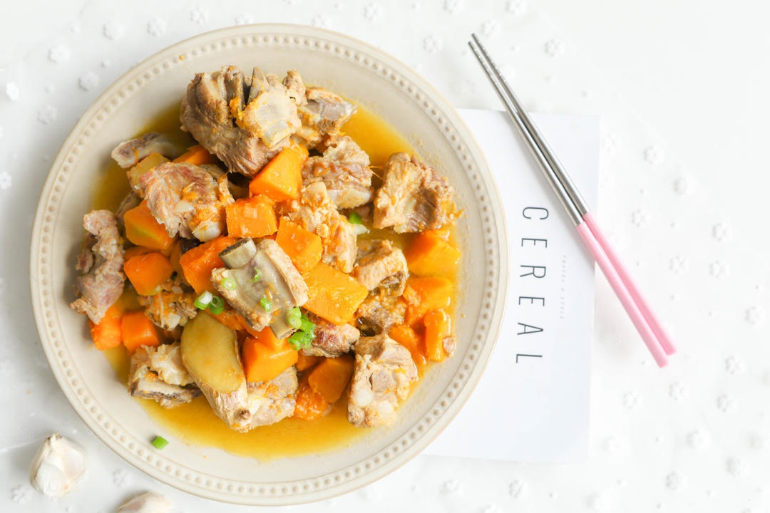 南瓜炖排骨，糯香浓汤