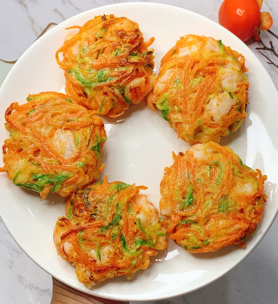 蔬菜鲜虾饼,一口一个全家都爱吃! 蔬菜鲜虾饼,一口一个全家都爱吃!