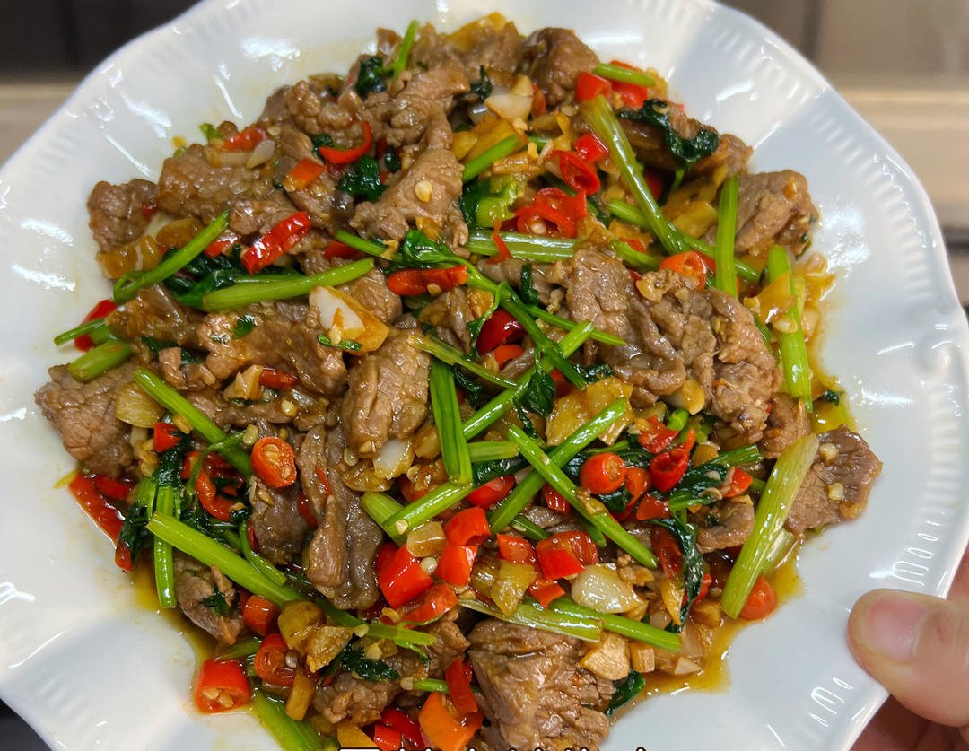 香菜炒牛肉，香辣下饭