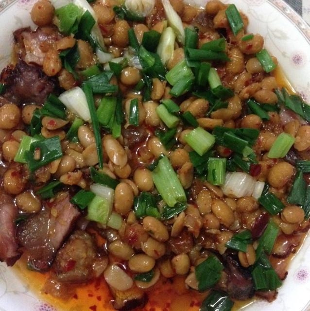 湖南烟熏肉蒸腊八豆