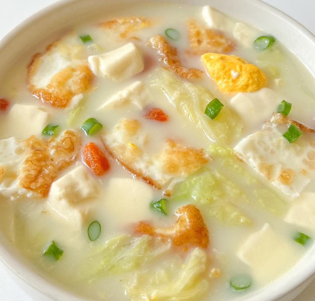 白菜煎蛋豆腐汤