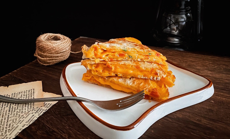 芝士香葱肉松饼