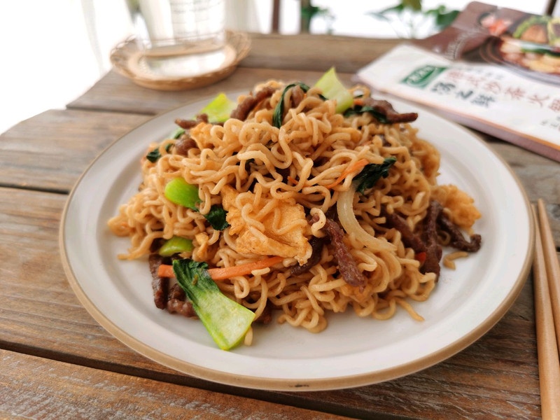 沙茶肉丝炒面怎么做？