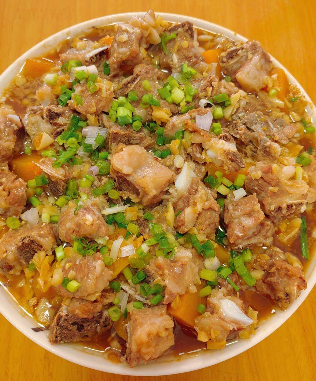 香甜嫩滑的蒜蓉南瓜蒸排骨