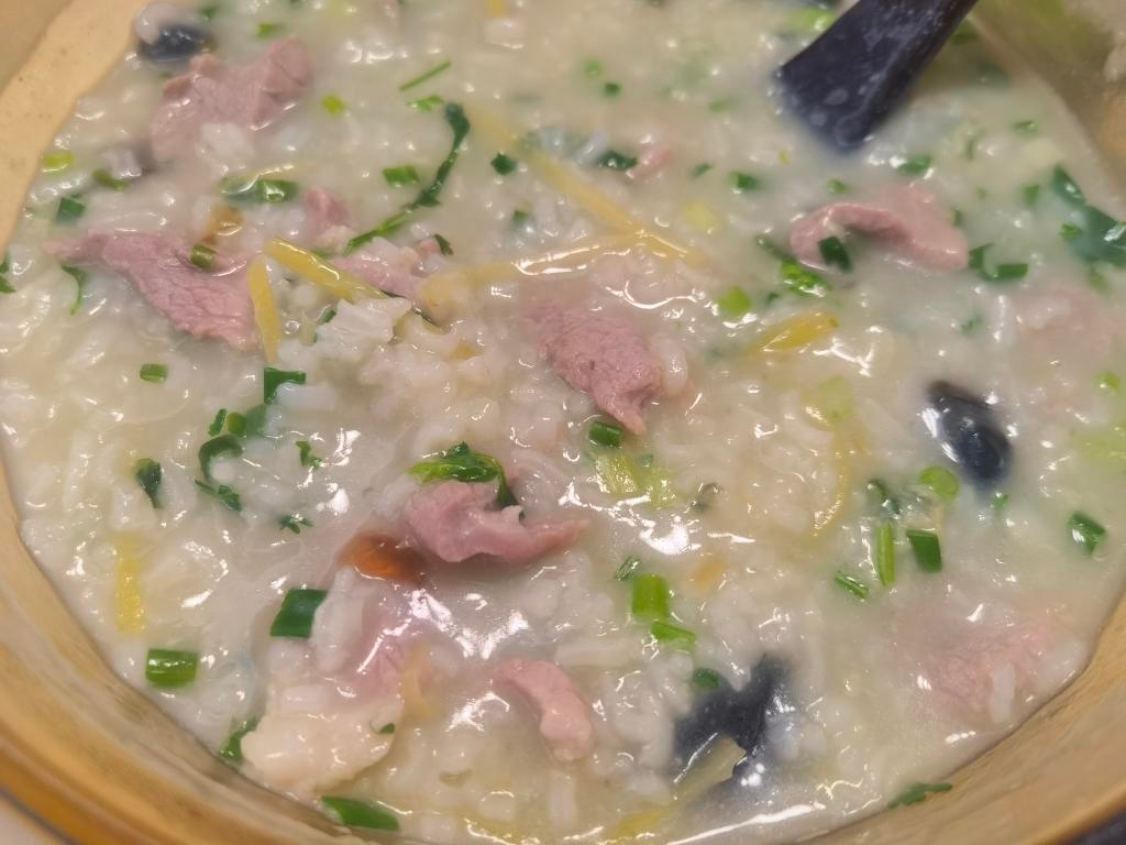 广式皮蛋瘦肉粥