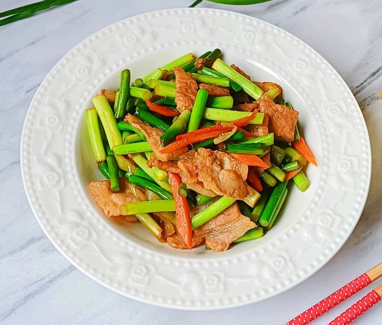 椒香蒜苔炒肉怎么做？