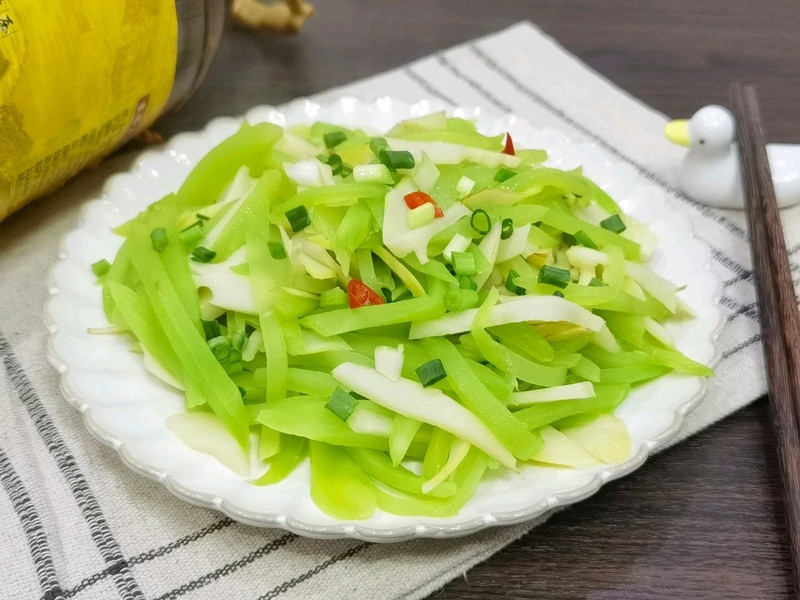 春日快手素炒双笋，鲜脆下饭超简单