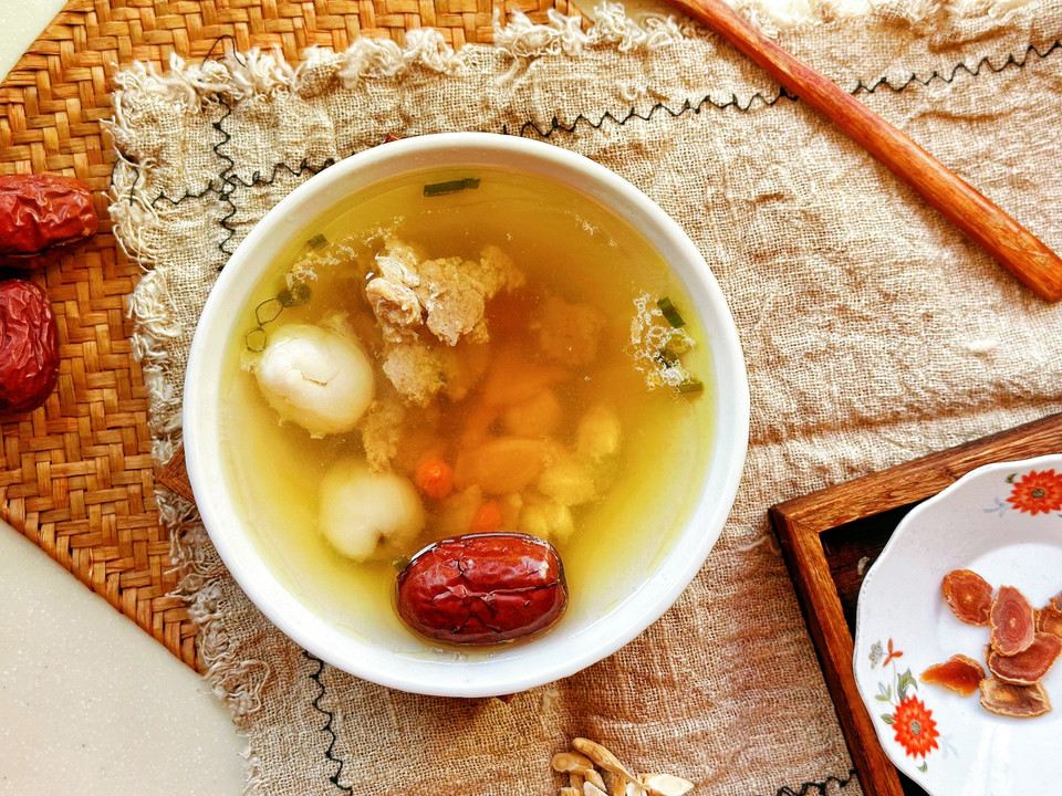 肉饼鸡肉荔枝高丽参汤