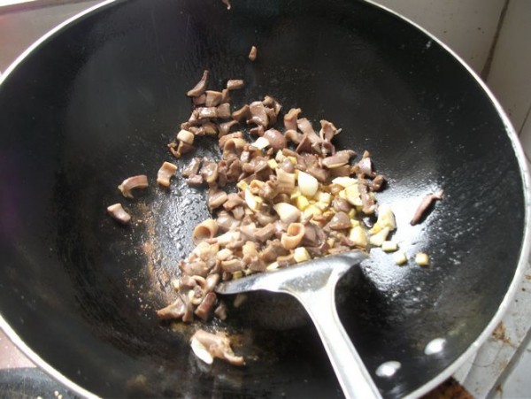 香辣酸豆角爆炒鸡胗oU.jpg