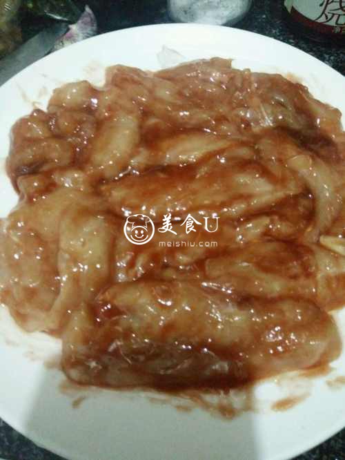 鸡胸肉、鸡蛋、西兰花、南瓜、虾搭配的健身餐
