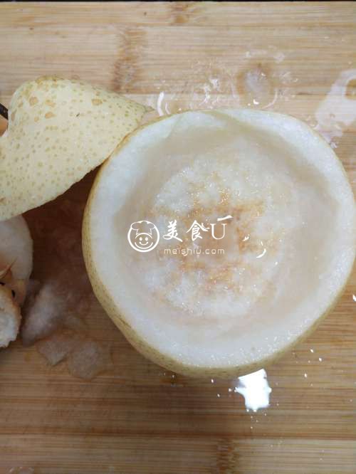 秋冬季必备止咳化痰润肺的冰糖枸杞炖雪梨糖水
