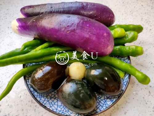 湘菜擂辣椒皮蛋茄子