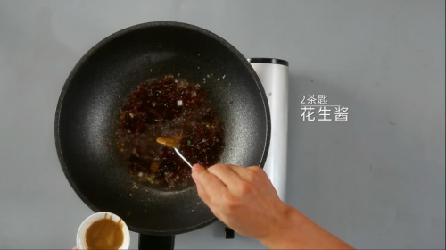酱香浓郁的开胃鲁菜，三步学会秘制酱焖鸡