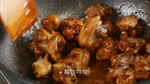 酱香浓郁的开胃鲁菜，三步学会秘制酱焖鸡