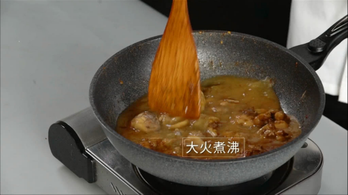 酱香浓郁的开胃鲁菜，三步学会秘制酱焖鸡