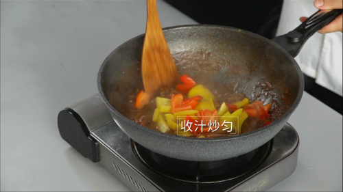 酱香浓郁的开胃鲁菜，三步学会秘制酱焖鸡