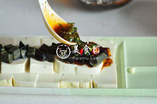 皮蛋拌豆腐