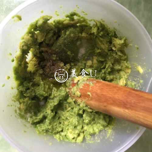 牛油果米饭塔
