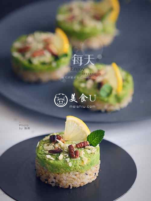 牛油果米饭塔
