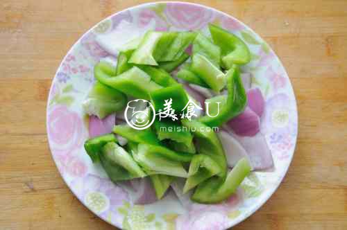 鱿鱼卷爆炒洋葱青辣椒 色香味俱全的快手家常菜