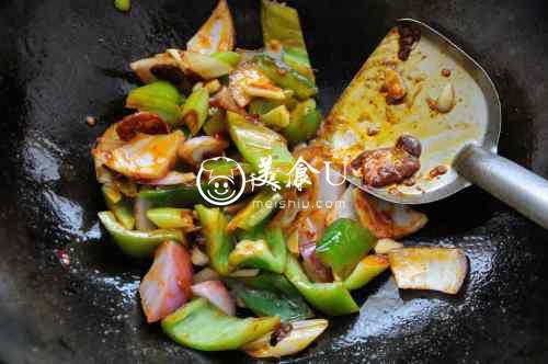 鱿鱼卷爆炒洋葱青辣椒 色香味俱全的快手家常菜