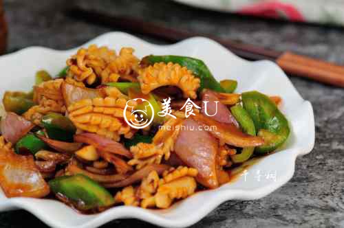 鱿鱼卷爆炒洋葱青辣椒 色香味俱全的快手家常菜