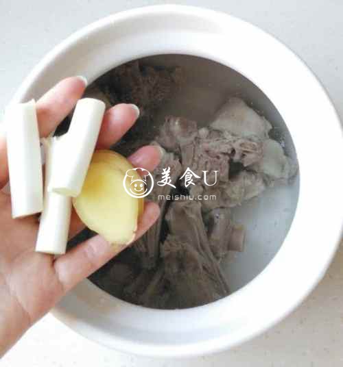萝卜羊排汤