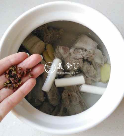 萝卜羊排汤