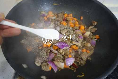 凝聚家的味道的羊肉手抓饭