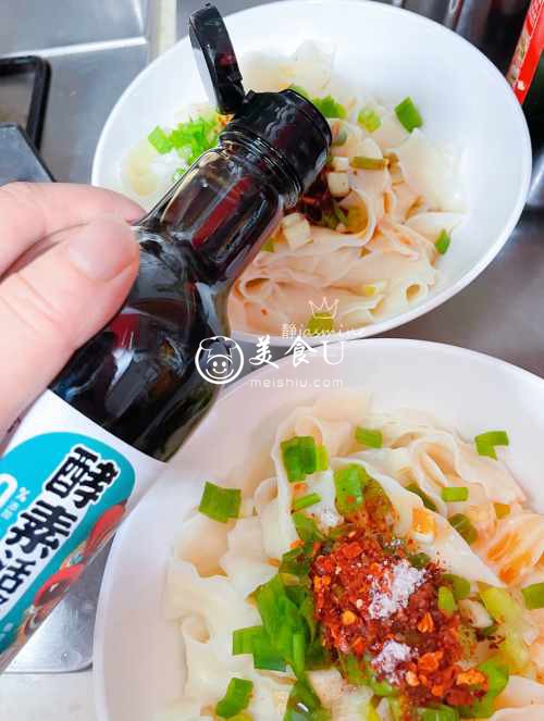 好吃简单的油泼面