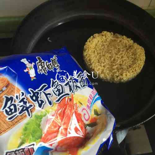 彩虹方便面披萨