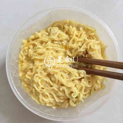 彩虹方便面披萨