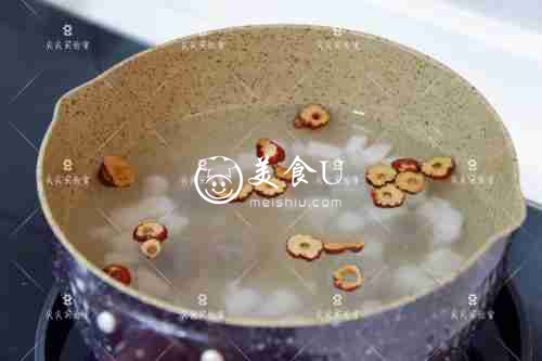 红枣龙眼马蹄甜汤