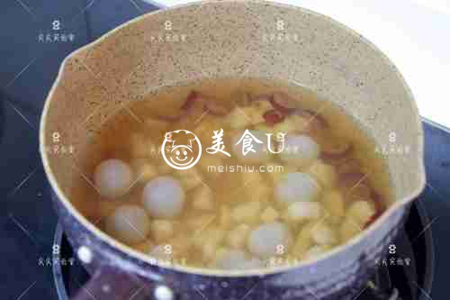 红枣龙眼马蹄甜汤