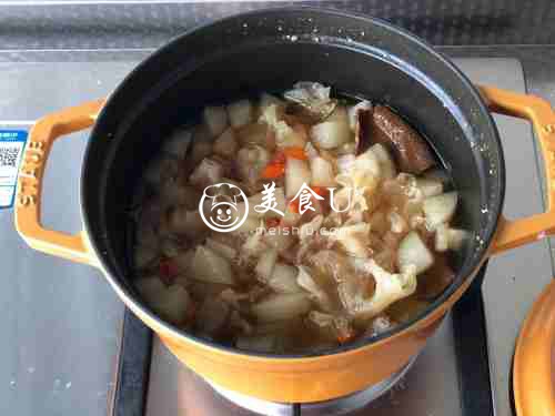 冰糖银耳雪梨汤