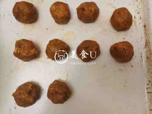 咸蛋黄肉松青团
