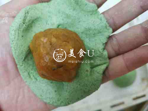 咸蛋黄肉松青团